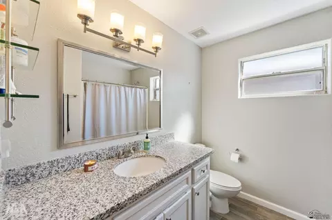 Bath - 10631 E 34 Pl, Yuma, AZ 85365 photo 2 of 2