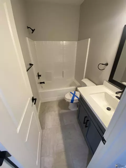 Bath - 12171 E 35 Pl, Yuma, AZ 85367 photo 4 of 4