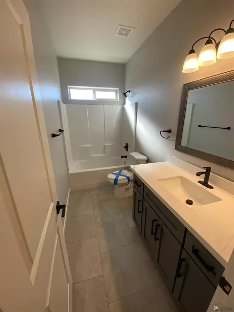 Bath - 12171 E 35 Pl, Yuma, AZ 85367 photo 3 of 4
