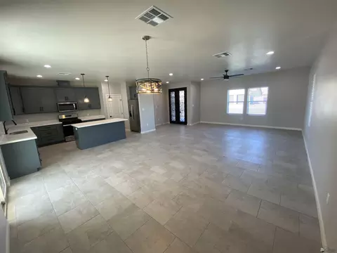 Living - 12171 E 35 Pl, Yuma, AZ 85367 photo 1 of 2