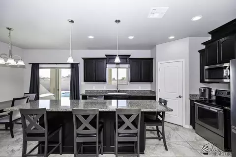 Kitchen - 8525 E 35 Pl, Yuma, AZ 85365 photo 5 of 6