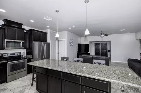 Kitchen - 8525 E 35 Pl, Yuma, AZ 85365 photo 4 of 6