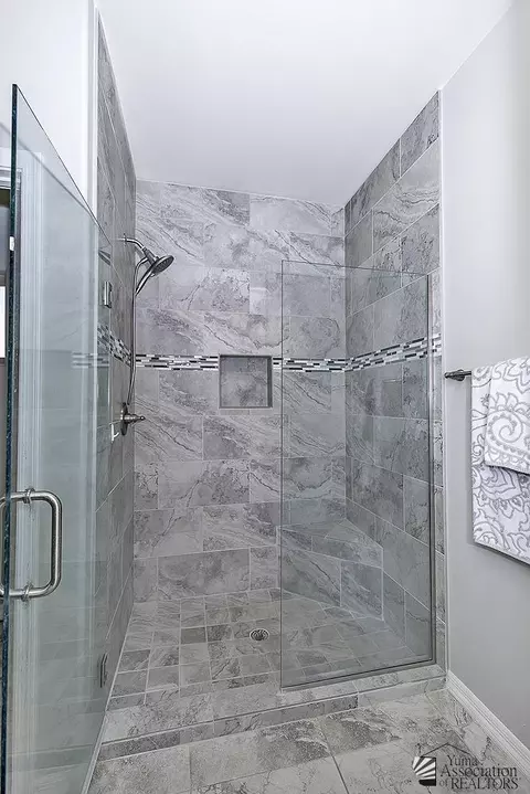 Bath - 8525 E 35 Pl, Yuma, AZ 85365 photo 4 of 5