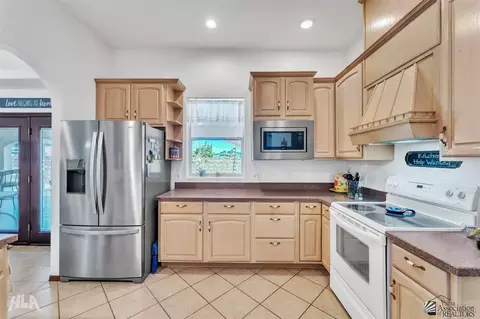 Kitchen - 14512 E 54 Dr, Yuma, AZ 85367 photo 4 of 5