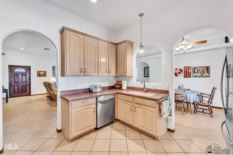 Kitchen - 14512 E 54 Dr, Yuma, AZ 85367 photo 3 of 5