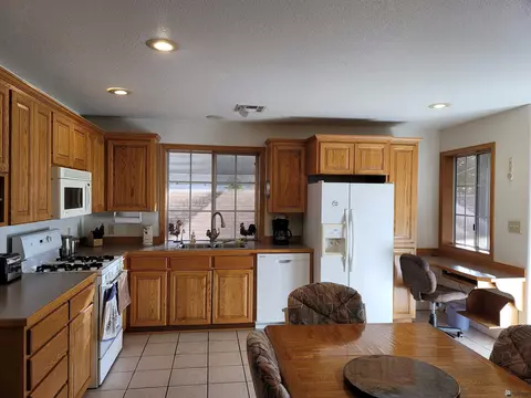 Kitchen - 13242 E 54 Dr, Yuma, AZ 85367 photo 4 of 8