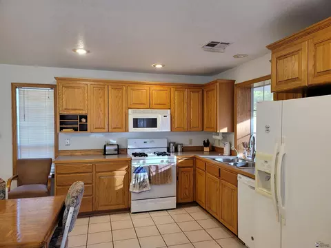 Kitchen - 13242 E 54 Dr, Yuma, AZ 85367 photo 5 of 8