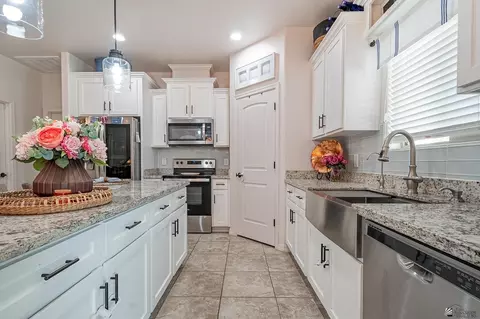 Kitchen - 12576 E 49 Dr, Yuma, AZ 85367 photo 2 of 3
