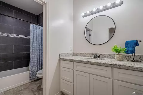 Bath - 12576 E 49 Dr, Yuma, AZ 85367 photo 3 of 4
