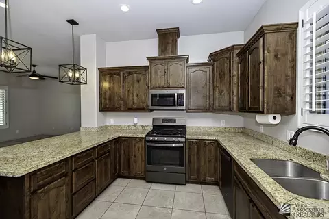 Kitchen - 10254 E 39 Ln, Yuma, AZ 85367 photo 3 of 5