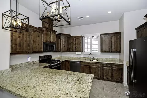 Kitchen - 10254 E 39 Ln, Yuma, AZ 85367 photo 2 of 5