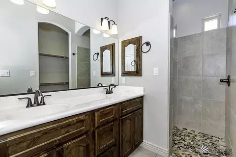 Bath - 10254 E 39 Ln, Yuma, AZ 85367 photo 3 of 5