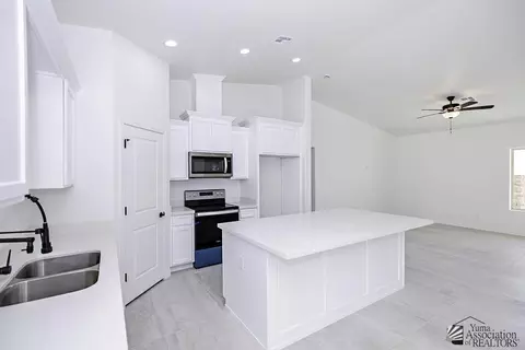 Kitchen - 12644 E 50 Pl, Yuma, AZ 85367 photo 6 of 6