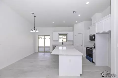Kitchen - 12644 E 50 Pl, Yuma, AZ 85367 photo 2 of 6