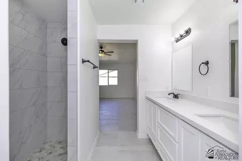 Bath - 12644 E 50 Pl, Yuma, AZ 85367 photo 5 of 6