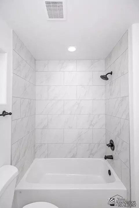 Bath - 12644 E 50 Pl, Yuma, AZ 85367 photo 3 of 6