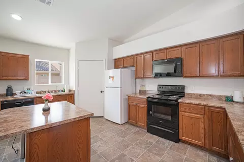 Kitchen - 7353 E 36 Rd, Yuma, AZ 85365 photo 1 of 4