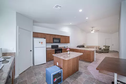 Kitchen - 7353 E 36 Rd, Yuma, AZ 85365 photo 4 of 4