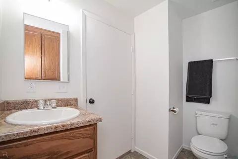 Bath - 7353 E 36 Rd, Yuma, AZ 85365 photo 2 of 4