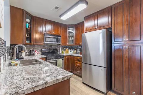 Kitchen - 933 E 25 St, Yuma, AZ 85365 photo 1 of 2