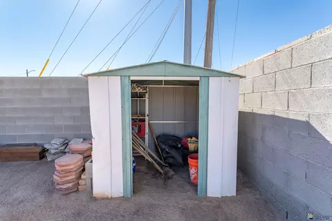 Exterior - 933 E 25 St, Yuma, AZ 85365 photo 6 of 7