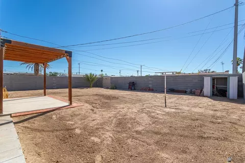 Exterior - 933 E 25 St, Yuma, AZ 85365 photo 5 of 7