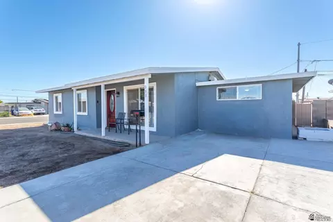 Exterior - 933 E 25 St, Yuma, AZ 85365 photo 3 of 7