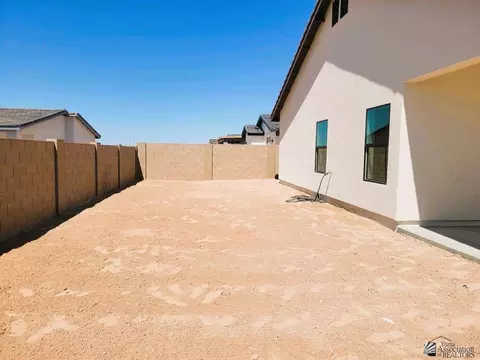 Exterior - 7933 E 35 St, Yuma, AZ 85367 photo 3 of 4