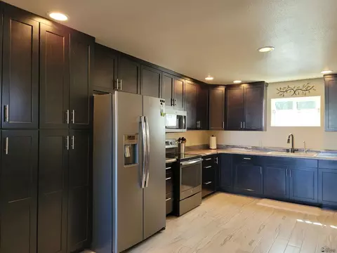 Kitchen - 9641 E 34 Pl, Yuma, AZ 85365 photo 2 of 6