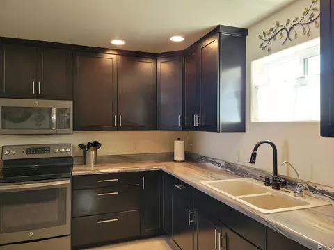 Kitchen - 9641 E 34 Pl, Yuma, AZ 85365 photo 6 of 6