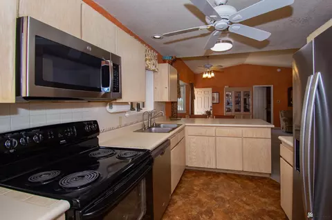 Kitchen - 13156 E 51 Ln, Yuma, AZ 85367 photo 2 of 4