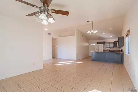 Living - 10362 E 38 Pl, Yuma, AZ 85365 photo 3 of 4