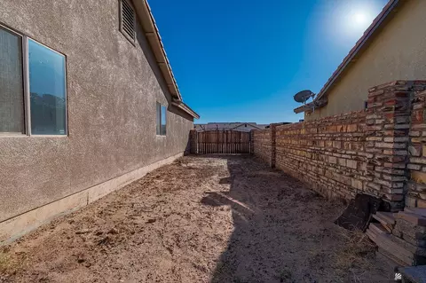 Exterior - 10362 E 38 Pl, Yuma, AZ 85365 photo 3 of 9