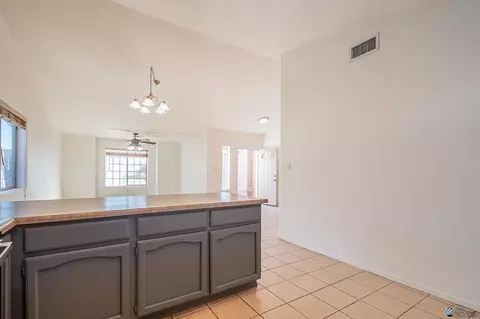 Kitchen - 10362 E 38 Pl, Yuma, AZ 85365 photo 4 of 4