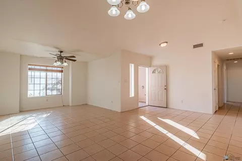 Living - 10362 E 38 Pl, Yuma, AZ 85365 photo 2 of 4