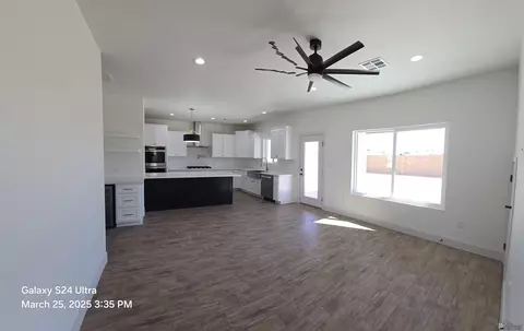 Living - 7971 E 34 Ln, Yuma, AZ 85365 photo 2 of 2