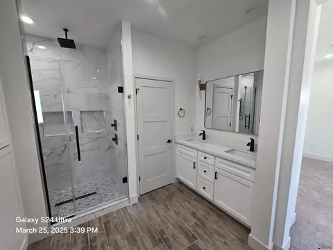 Bath - 7971 E 34 Ln, Yuma, AZ 85365 photo 4 of 5