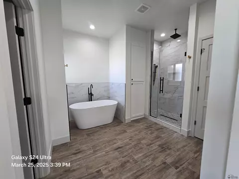 Bath - 7971 E 34 Ln, Yuma, AZ 85365 photo 2 of 5