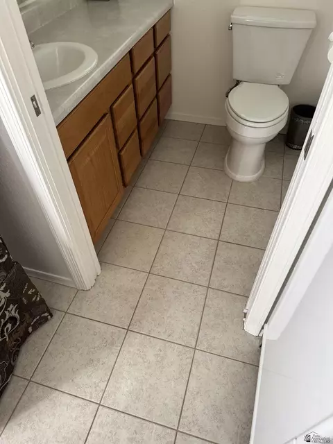 Bath - 13544 E 53 Ln, Yuma, AZ 85367 photo 2 of 7