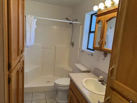 Bath - 13544 E 53 Ln, Yuma, AZ 85367 photo 5 of 7
