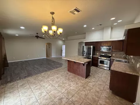 Kitchen - 11611 E 24 Pl, Yuma, AZ 85367 photo 5 of 6