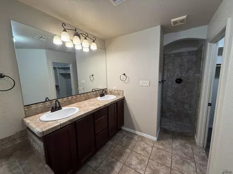 Bath - 11611 E 24 Pl, Yuma, AZ 85367 photo 4 of 5