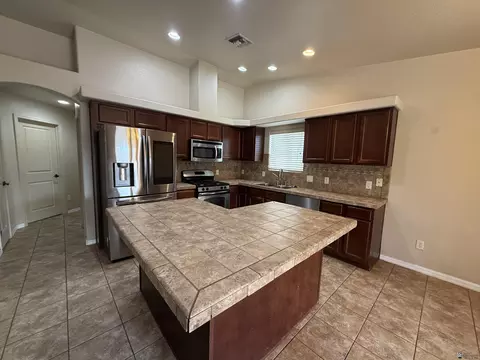 Kitchen - 11611 E 24 Pl, Yuma, AZ 85367 photo 2 of 6