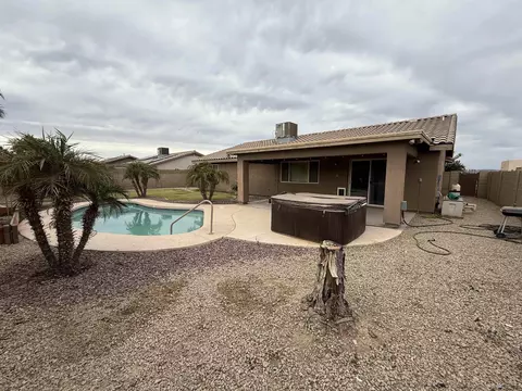 Exterior - 11611 E 24 Pl, Yuma, AZ 85367 photo 5 of 7