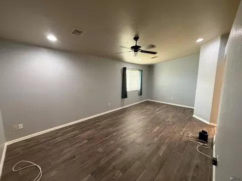 Living - 11611 E 24 Pl, Yuma, AZ 85367 photo 2 of 3