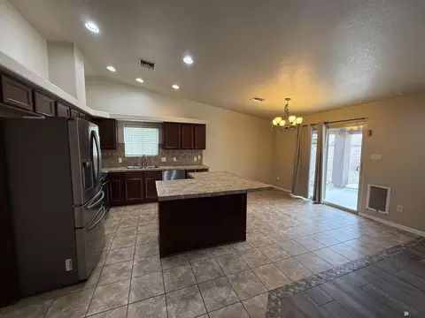 Kitchen - 11611 E 24 Pl, Yuma, AZ 85367 photo 3 of 6