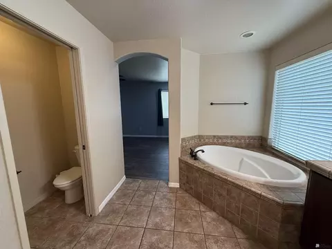 Bath - 11611 E 24 Pl, Yuma, AZ 85367 photo 3 of 5