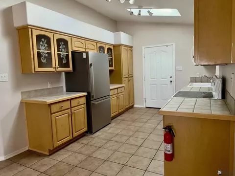 Kitchen - 14850 E 51 Dr, Yuma, AZ 85367 photo 2 of 6
