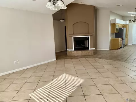 Living - 14850 E 51 Dr, Yuma, AZ 85367 photo 3 of 6