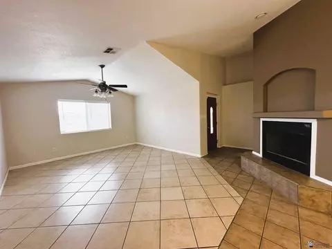 Living - 14850 E 51 Dr, Yuma, AZ 85367 photo 5 of 6